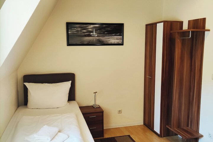 Room 17 of 31