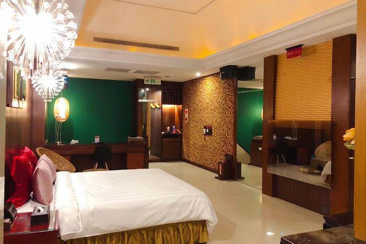 Room 3 of 61