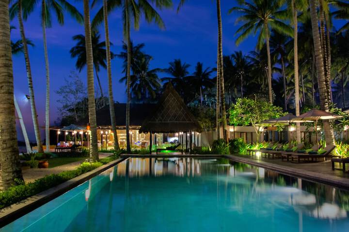 Hotel with Pool
