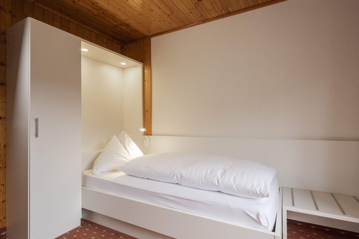 Room 5 of 77