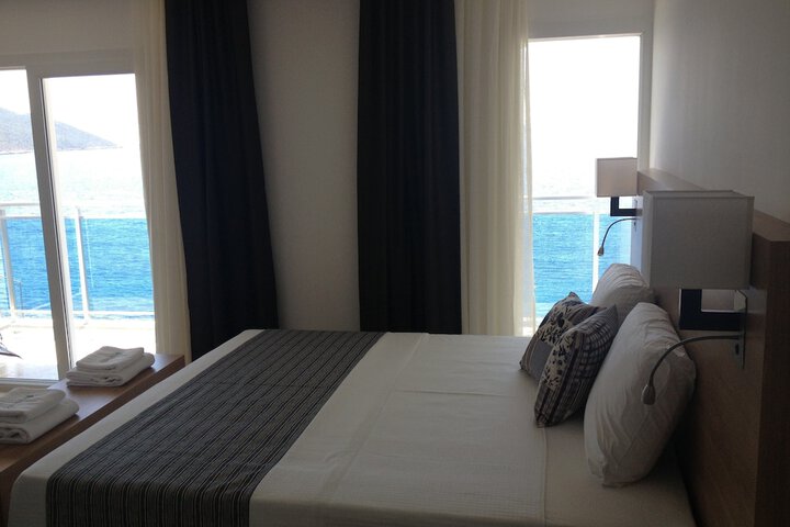 Room 7 of 65