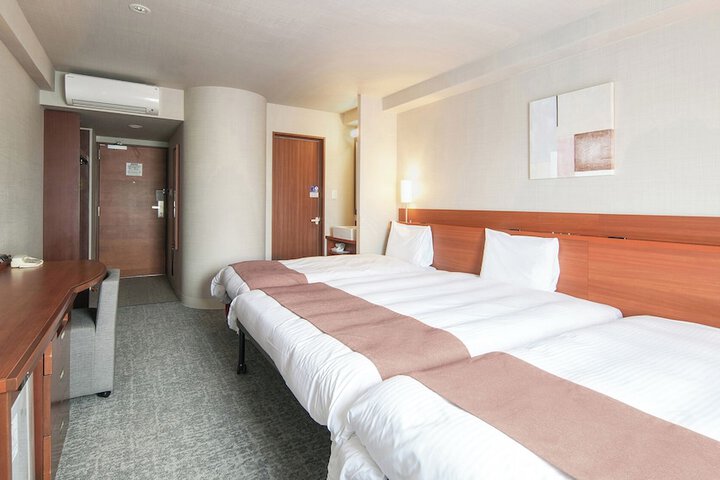 Room 18 of 172
