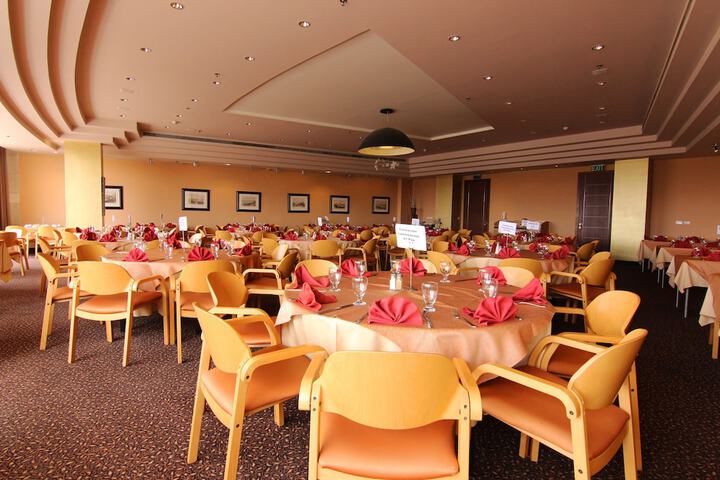 Ballroom/Hall 74 of 89