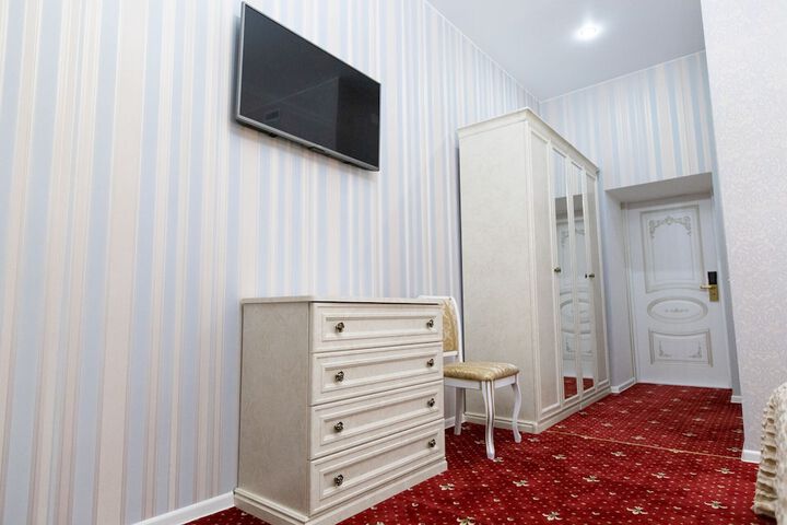 Room 15 of 48