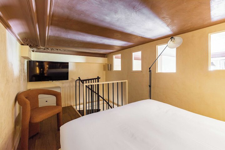 Room 2 of 23