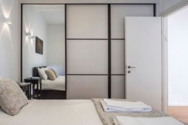 Room 7 of 16
