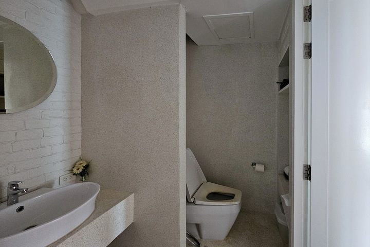 Room 28 of 51