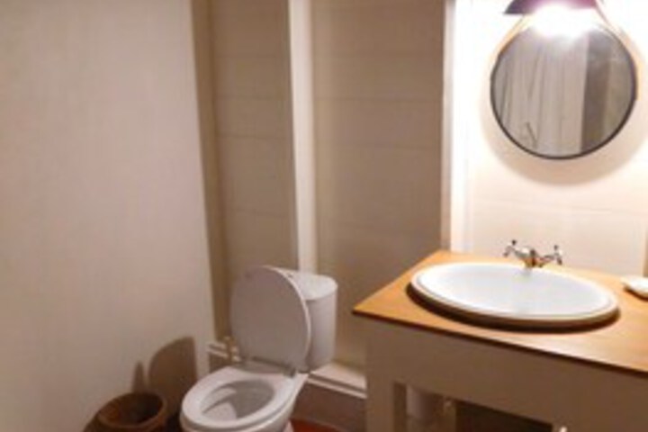 Room 5 of 38