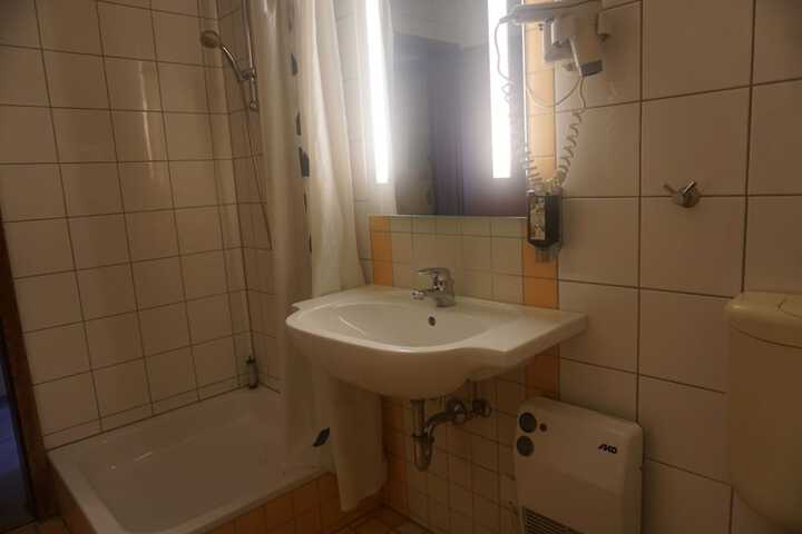 Room 60 of 82