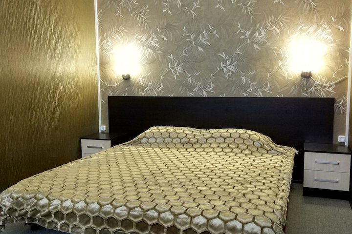 Room 2 of 9