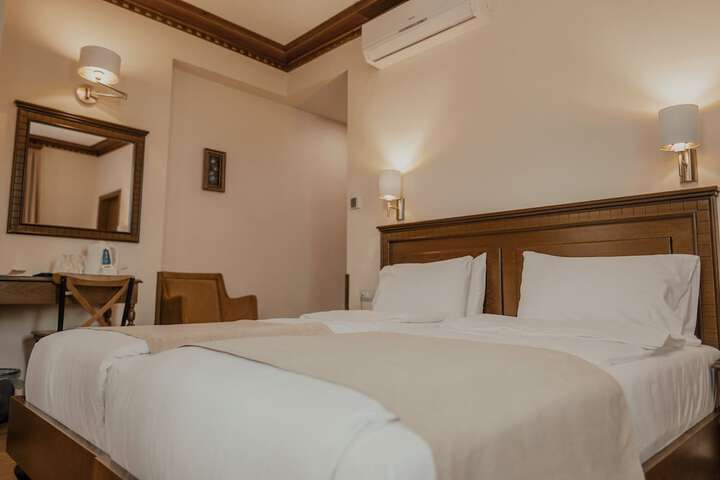 Room 52 of 118
