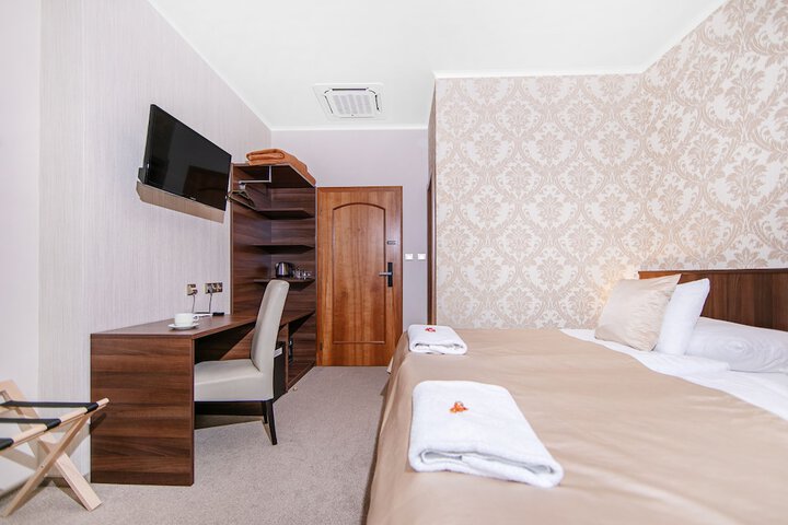 Room 18 of 42