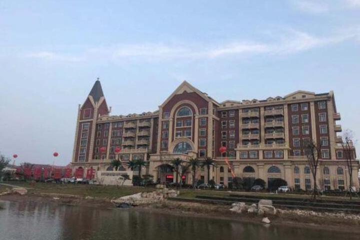 Hongrun Hot Spring Resort Hotel