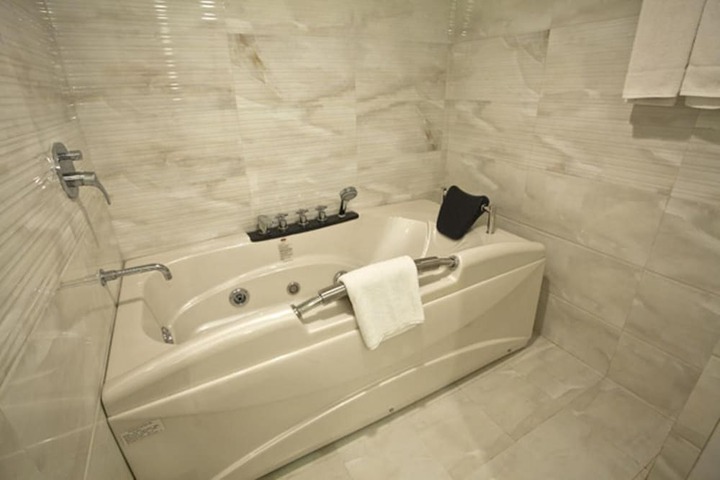 Room 26 of 46