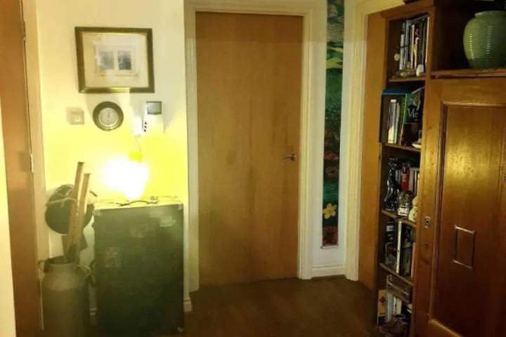 Room 9 of 12