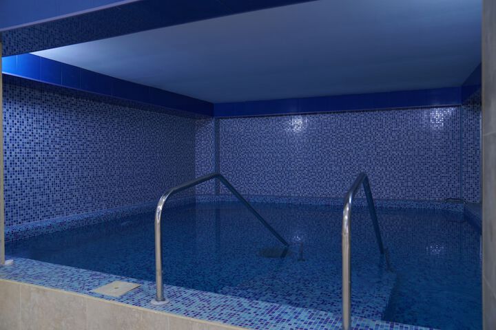 Pool 15 of 28