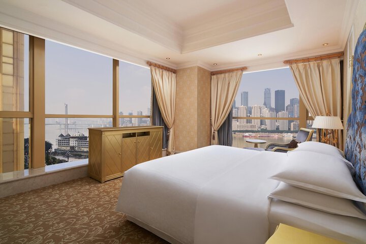 Room 43 of 87