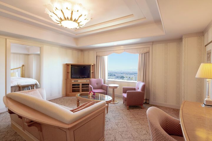 Room 9 of 25