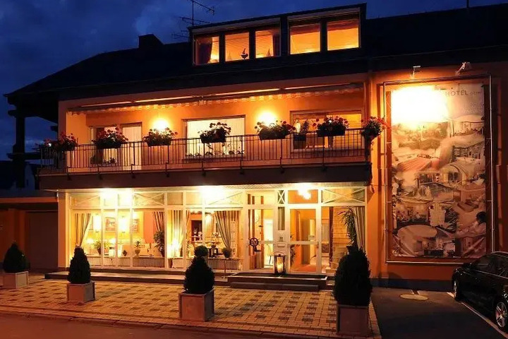 HAUS AM FLUSS