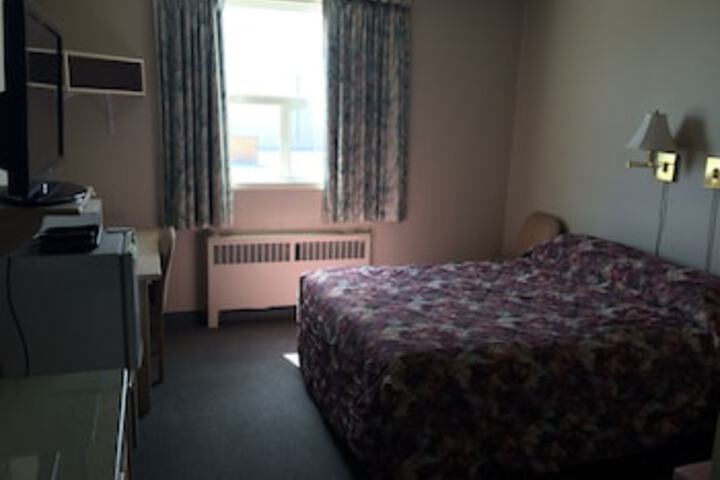 Swan Hills Hotel