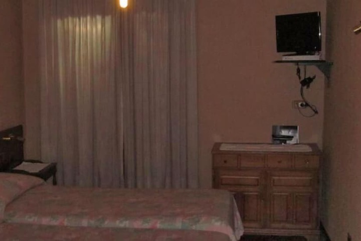 Room 14 of 40