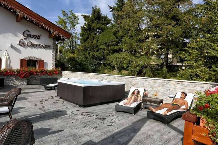 Sundeck 66 of 77