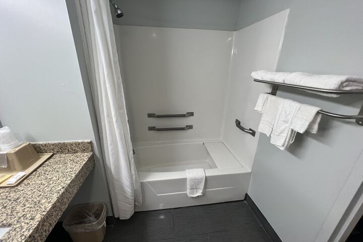 Room 32 of 41