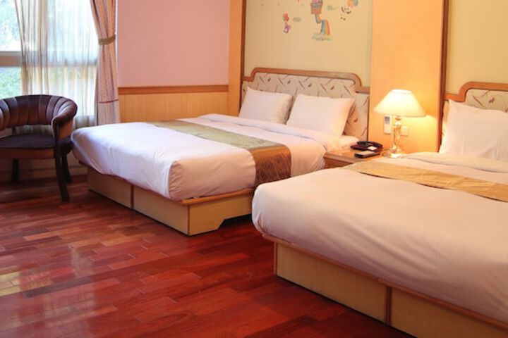 Room 7 of 122