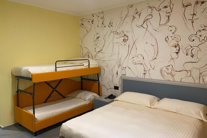 Room 43 of 104