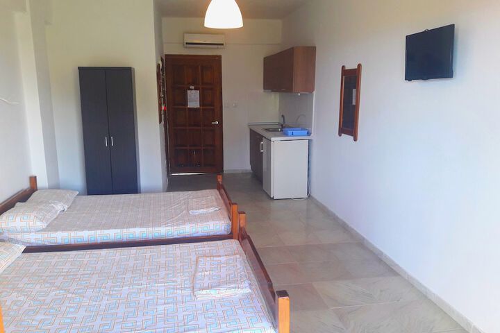Room 4 of 18