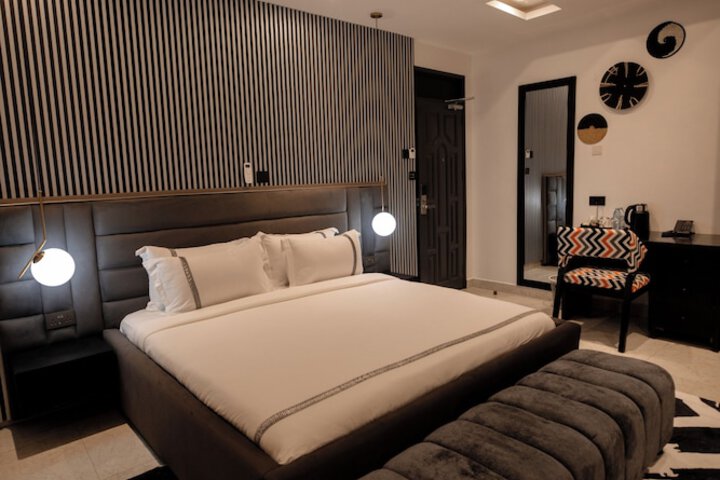 Room 15 of 60