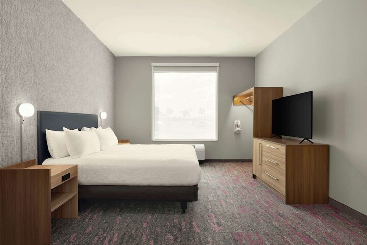 Room 6 of 39