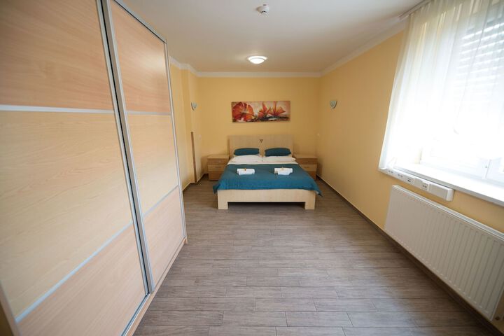 Room 40 of 69
