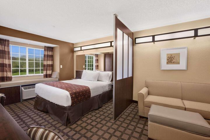 1 Queen Bed Accessible Room (24 of 26)