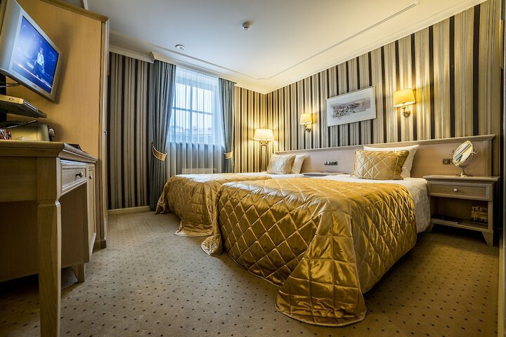 Room 32 of 102