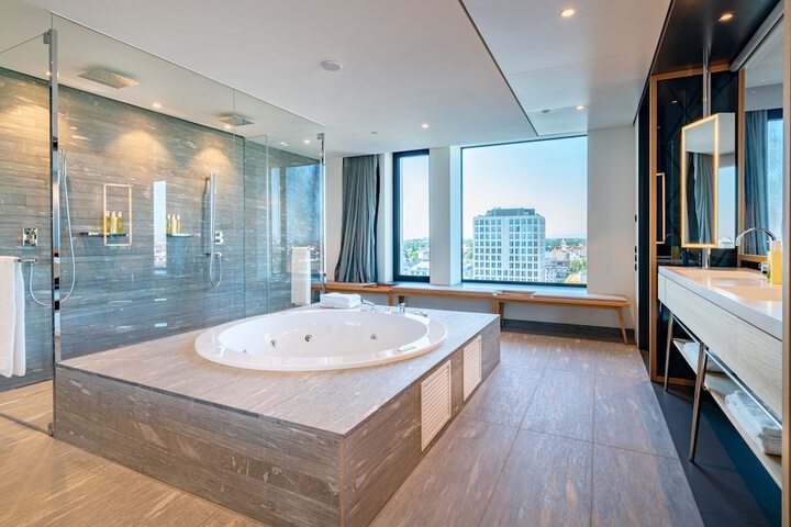 Room 52 of 112