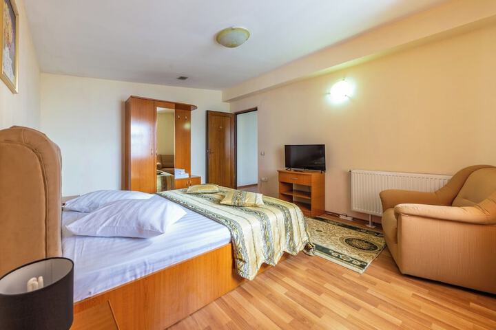 Room 14 of 37