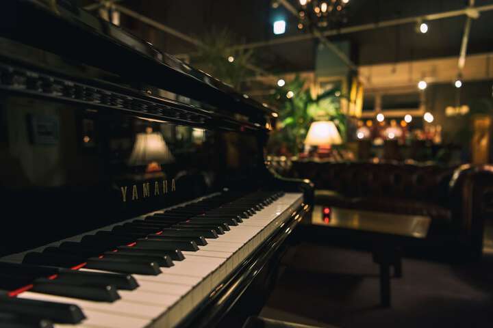 Lounge 81 of 127