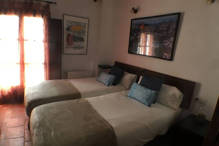 Room 9 of 33