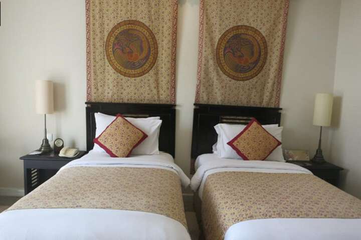 Room 2 of 92