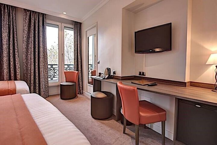 Room 32 of 86