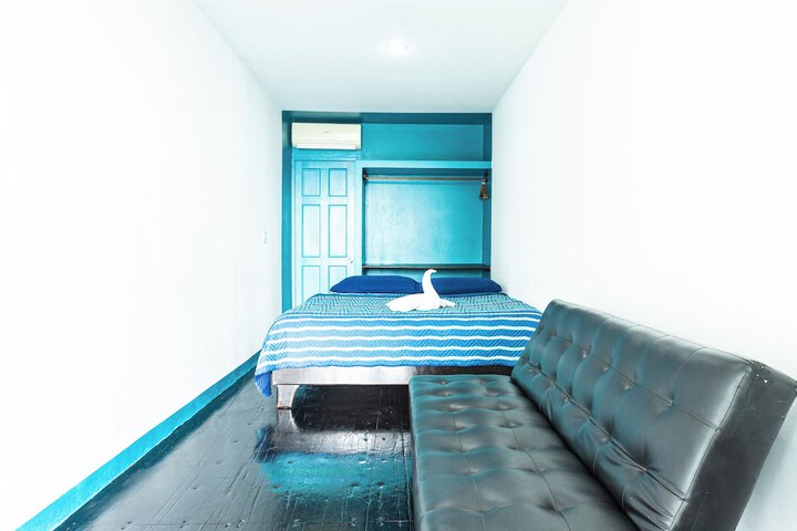 Room 35 of 136