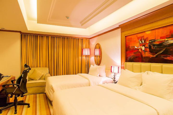 Room 14 of 64
