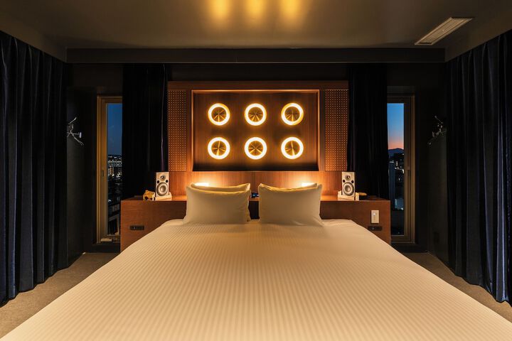 Room 77 of 118