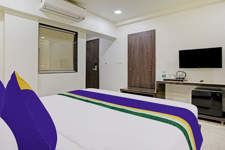 Room 35 of 53