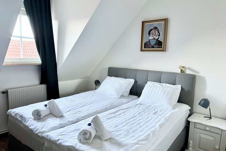 Room 3 of 25