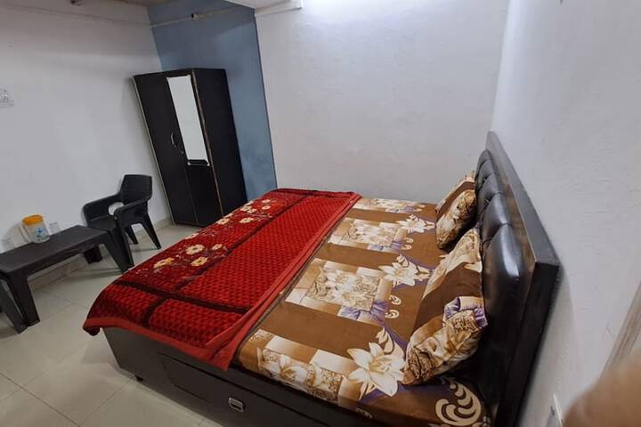 Room 6 of 14