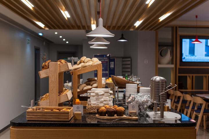 Breakfast/Coffee Service 44 of 66