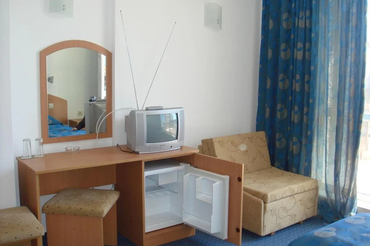 Room 4 of 18