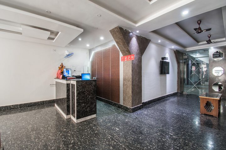 OYO 8300 Mundrika Delux
